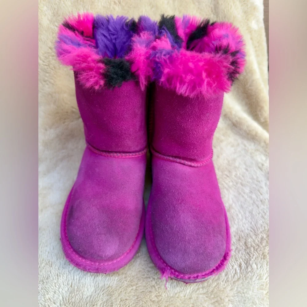 UGG striking bow shopping